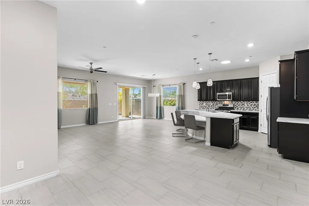 652 Longfeather, Henderson, NV 89011