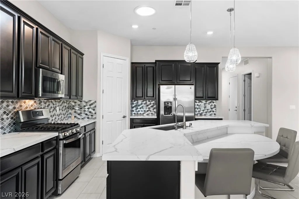 652 Longfeather, Henderson, NV 89011