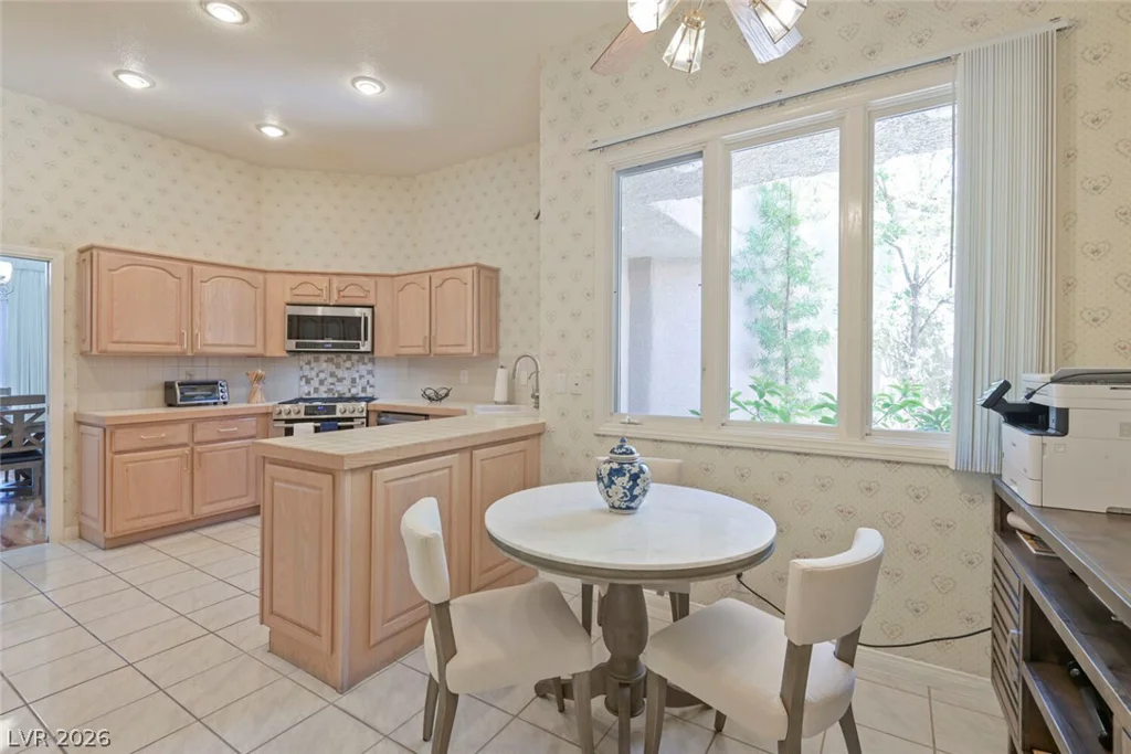 8275 Round Hills, Las Vegas, NV 89113
