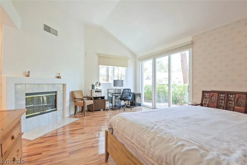 8275 Round Hills, Las Vegas, NV 89113