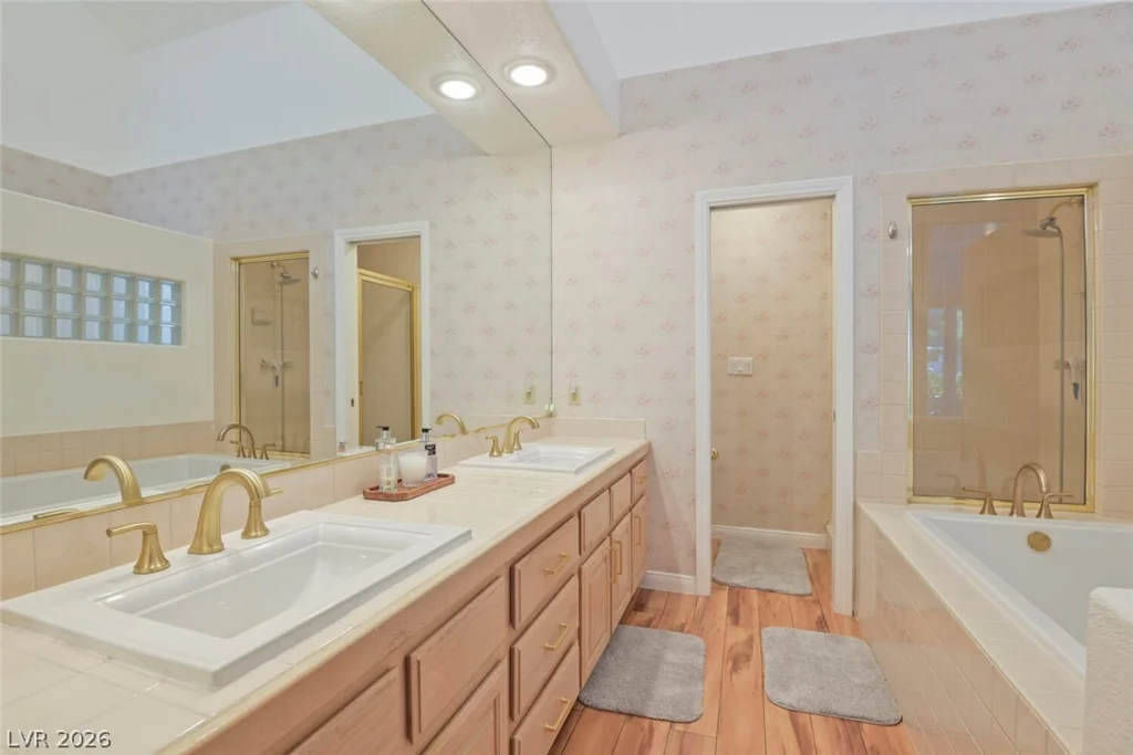 8275 Round Hills, Las Vegas, NV 89113