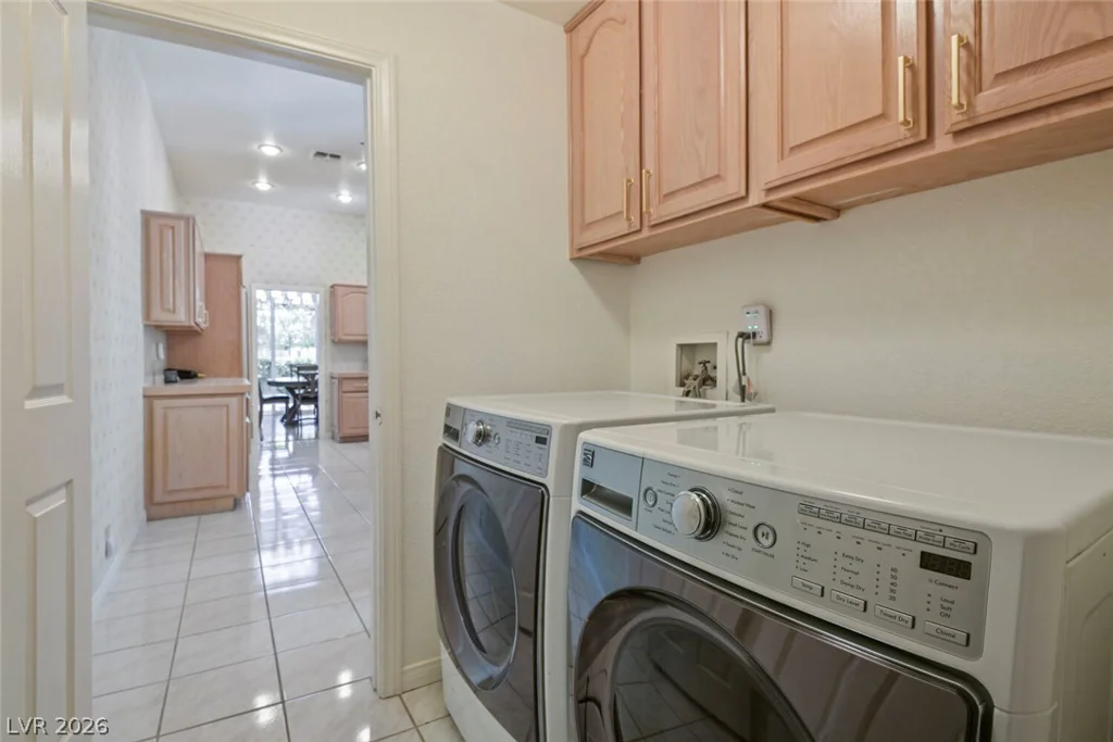 8275 Round Hills, Las Vegas, NV 89113