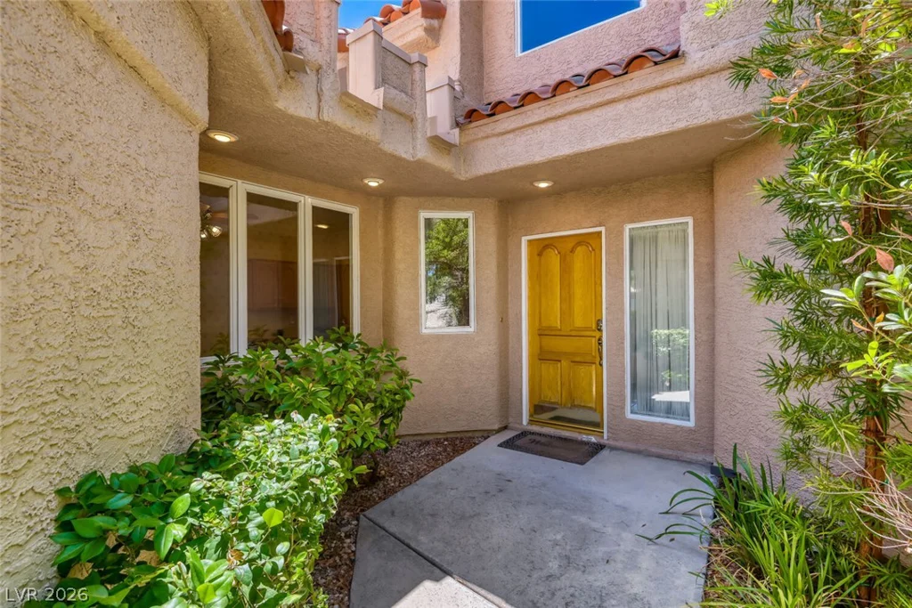 8275 Round Hills, Las Vegas, NV 89113