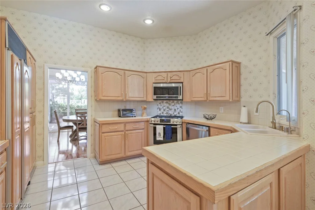 8275 Round Hills, Las Vegas, NV 89113