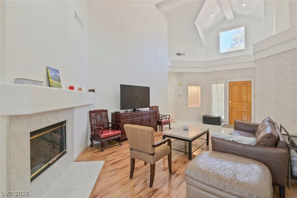 8275 Round Hills, Las Vegas, NV 89113