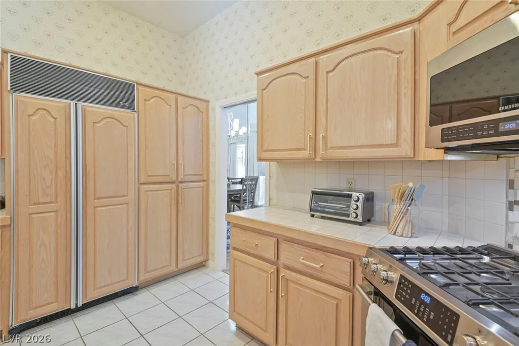 8275 Round Hills, Las Vegas, NV 89113