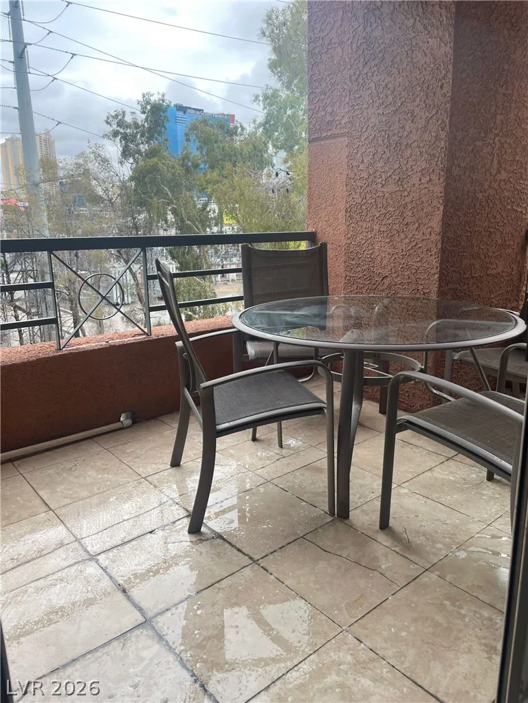 220 Flamingo, Las Vegas, NV 89169