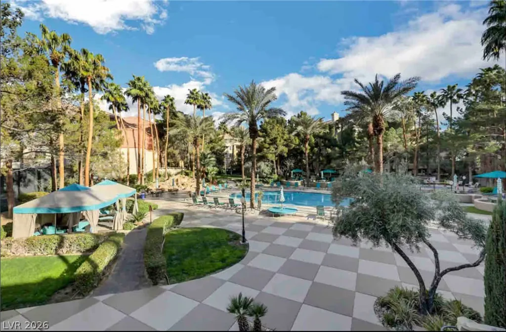 220 Flamingo, Las Vegas, NV 89169