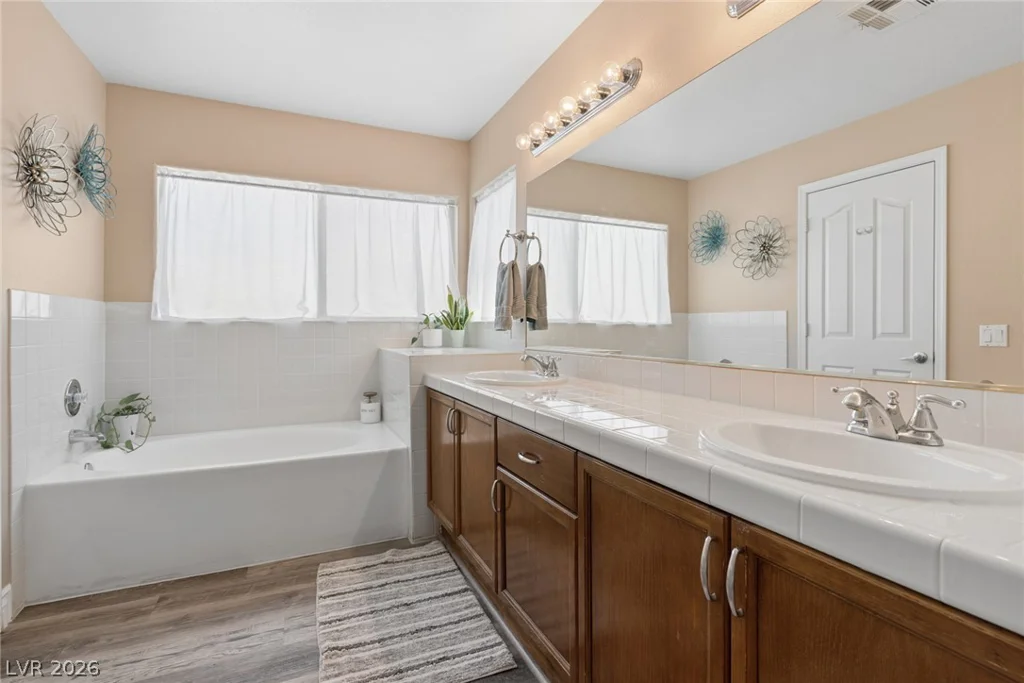 7808 Robinglen, Las Vegas, NV 89131
