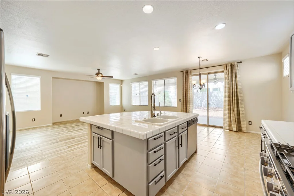 6692 Chariots Path, Las Vegas, NV 89142