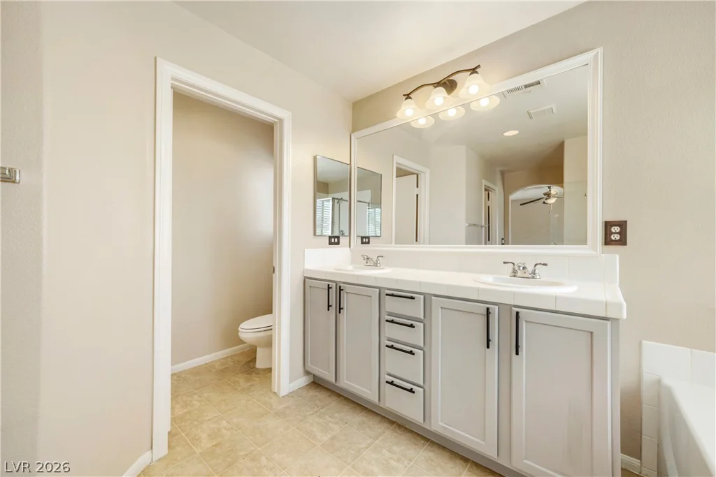 6692 Chariots Path, Las Vegas, NV 89142
