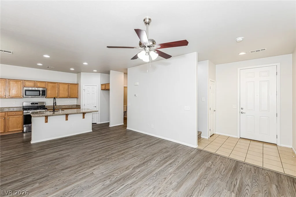 10225 Yarmouth Sea, Las Vegas, NV 89166