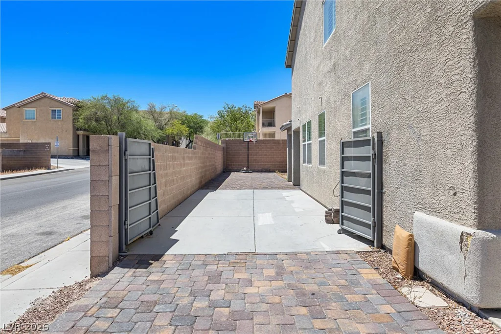 6297 Whispering Creek, Las Vegas, NV 89148