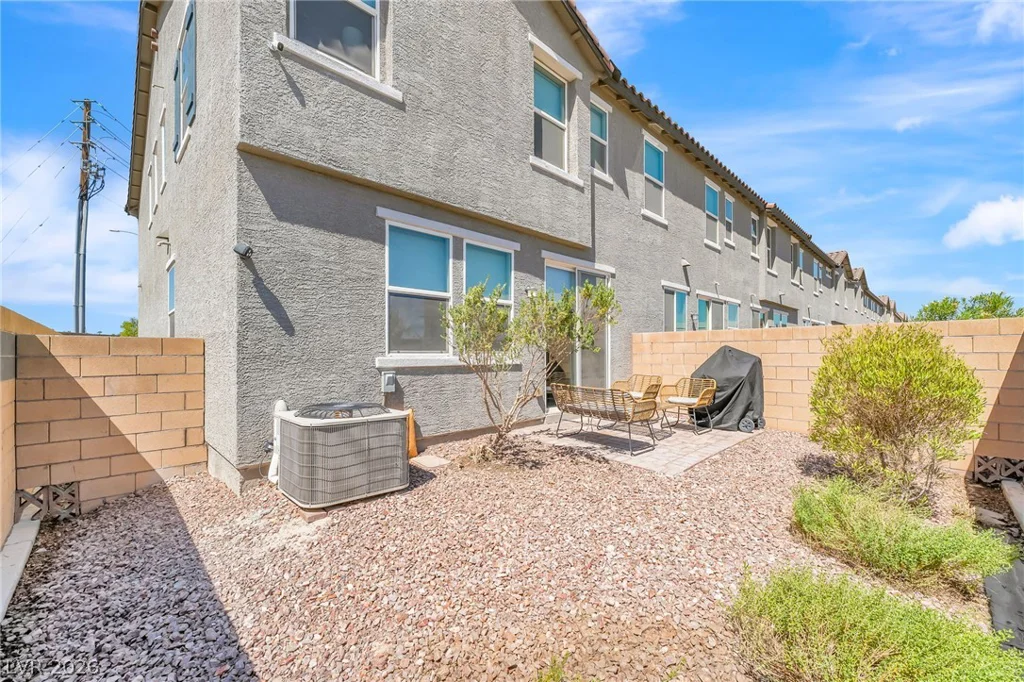 5692 Calm Season, Las Vegas, NV 89118