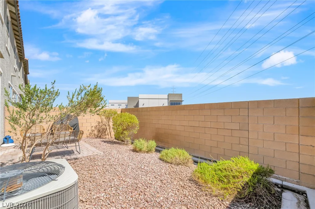 5692 Calm Season, Las Vegas, NV 89118