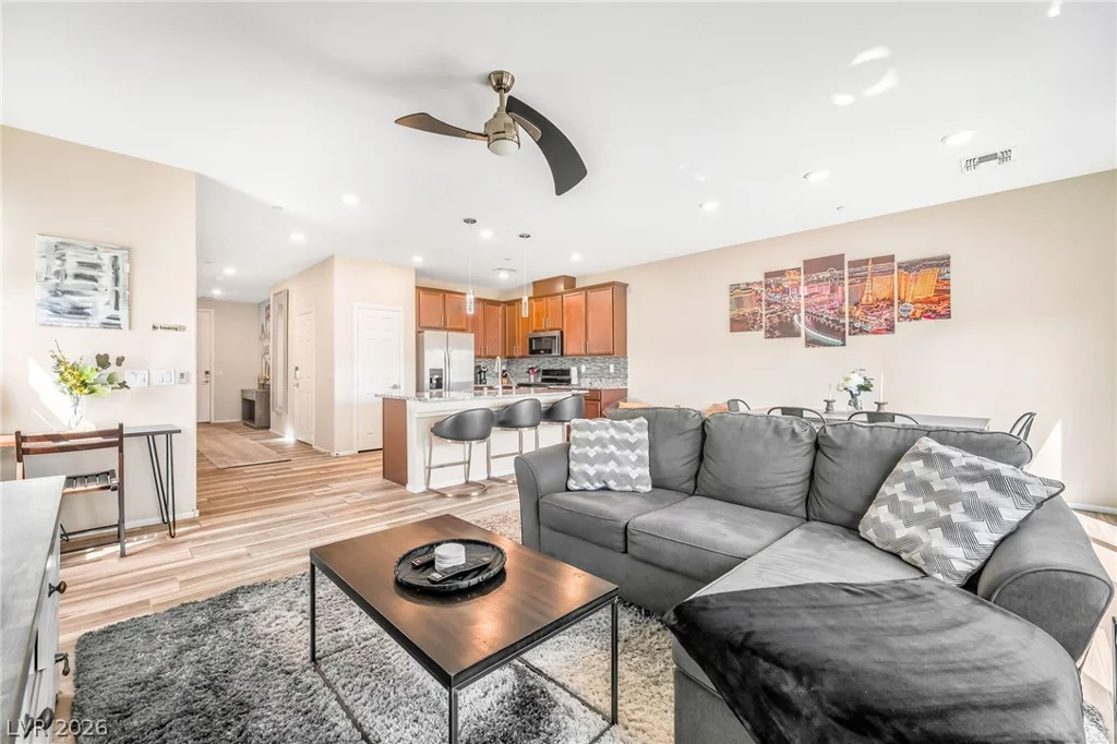 5692 Calm Season, Las Vegas, NV 89118