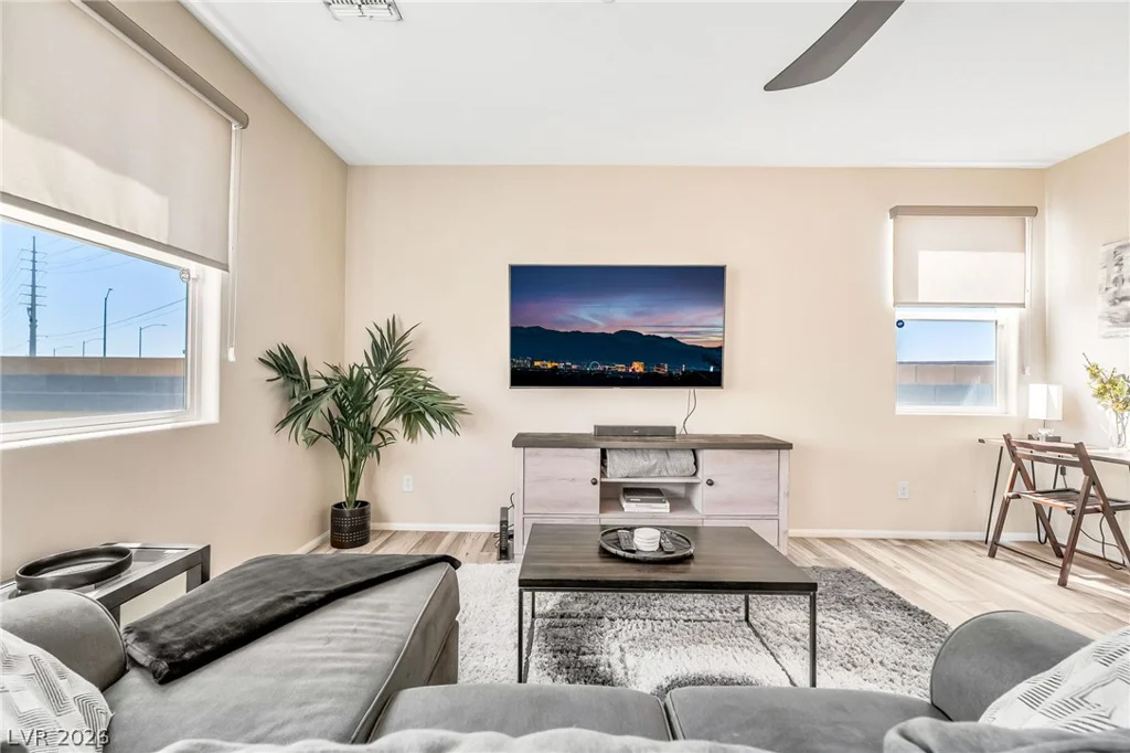5692 Calm Season, Las Vegas, NV 89118