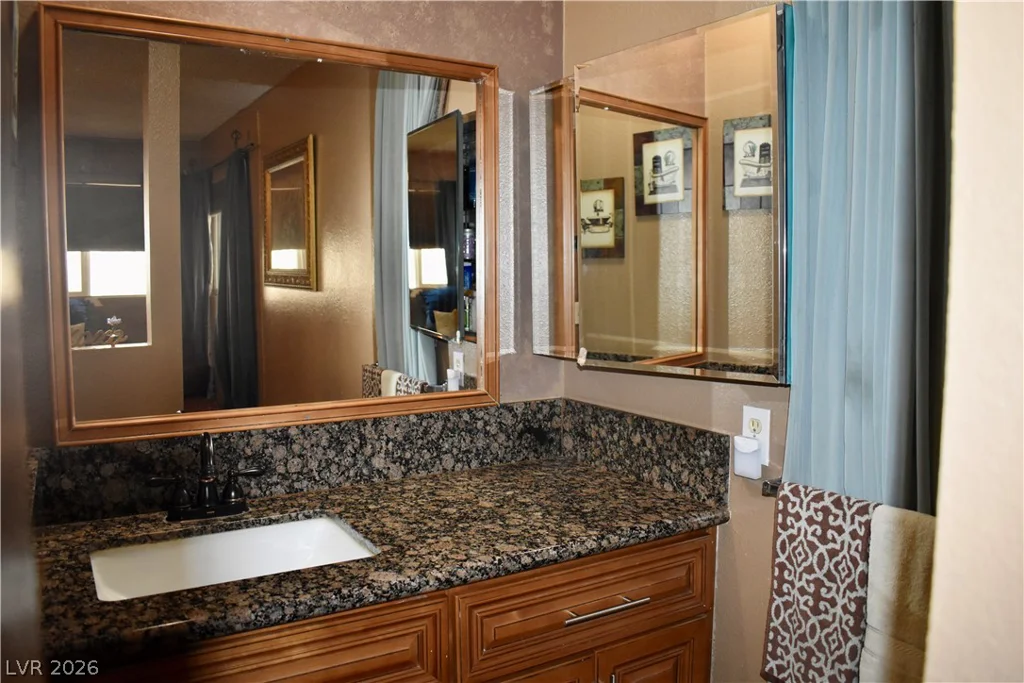 5820 La Jolla, Las Vegas, NV 89108
