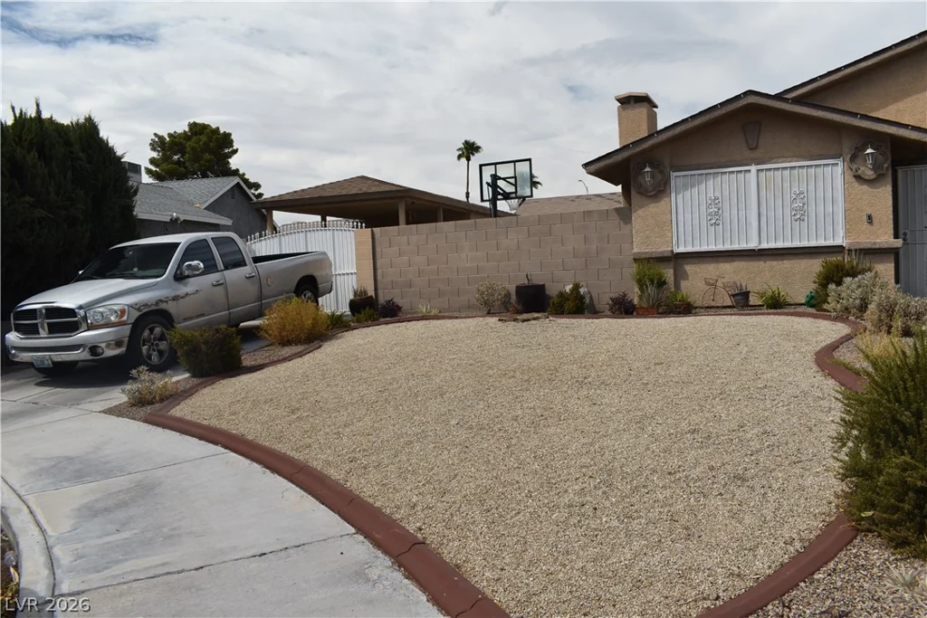 5820 La Jolla, Las Vegas, NV 89108