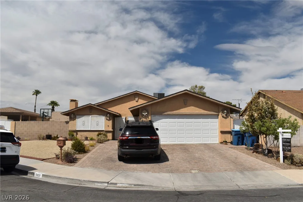 5820 La Jolla, Las Vegas, NV 89108