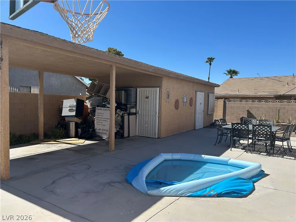 5820 La Jolla, Las Vegas, NV 89108