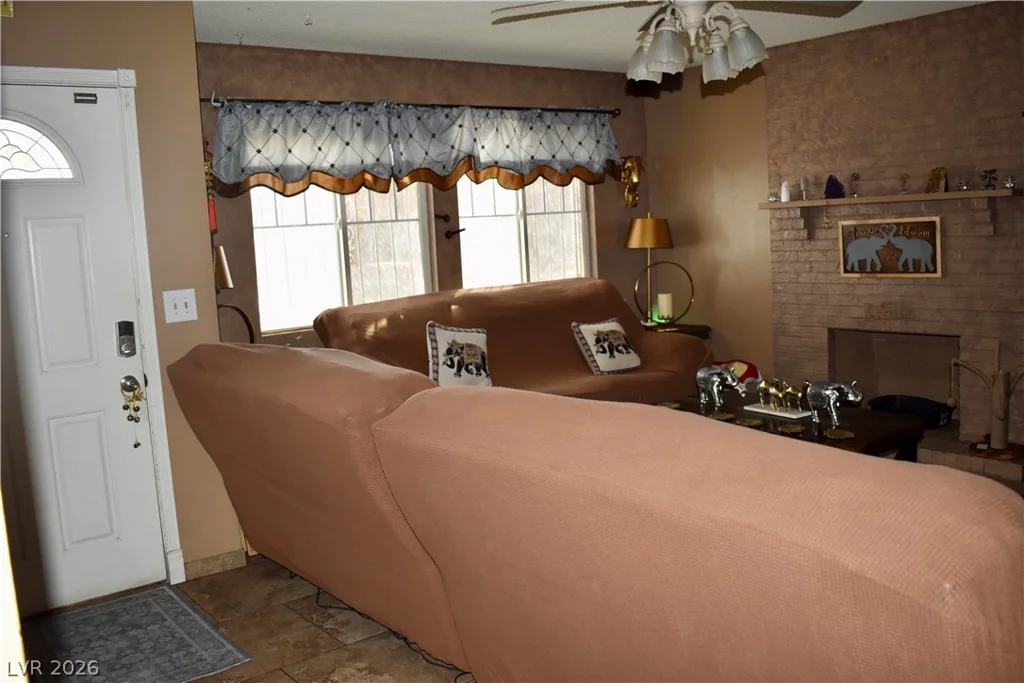 5820 La Jolla, Las Vegas, NV 89108