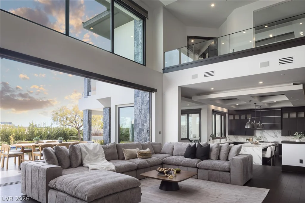 6 Bright Hollow, Las Vegas, NV 89135