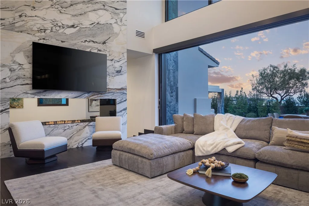 6 Bright Hollow, Las Vegas, NV 89135