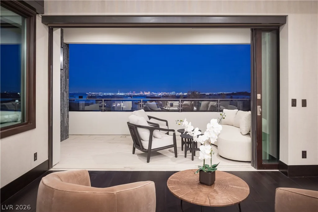 6 Bright Hollow, Las Vegas, NV 89135