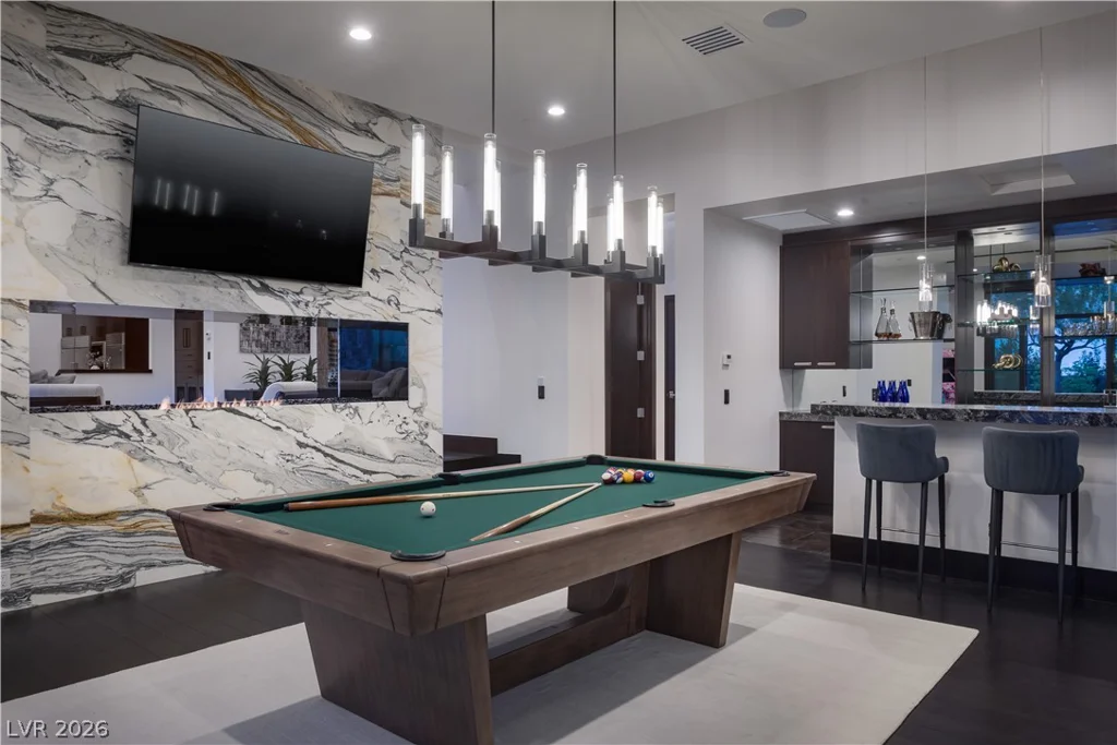 6 Bright Hollow, Las Vegas, NV 89135