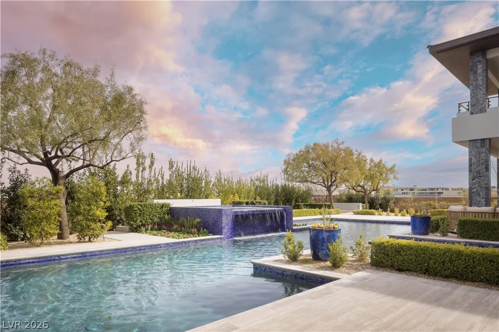 6 Bright Hollow, Las Vegas, NV 89135