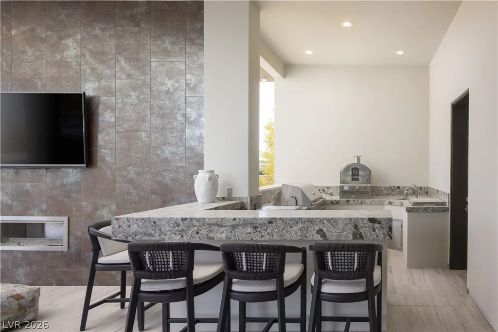 6 Bright Hollow, Las Vegas, NV 89135