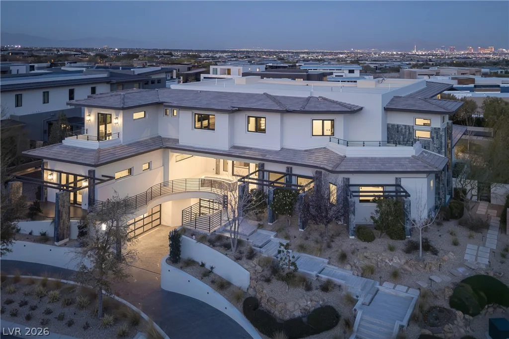 6 Bright Hollow, Las Vegas, NV 89135