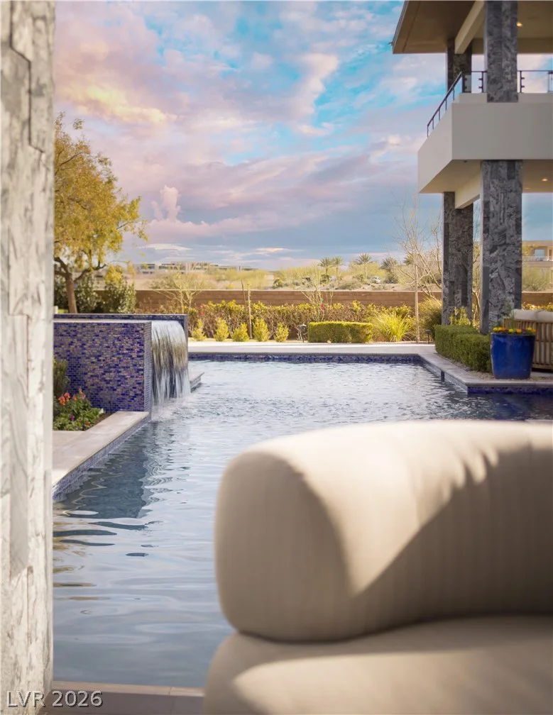 6 Bright Hollow, Las Vegas, NV 89135