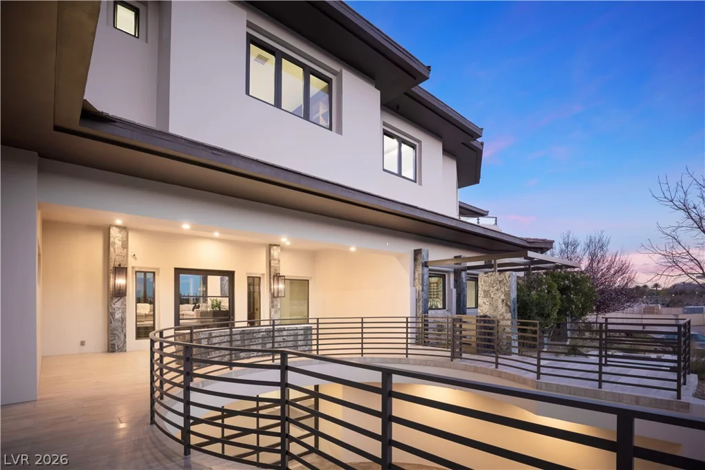 6 Bright Hollow, Las Vegas, NV 89135