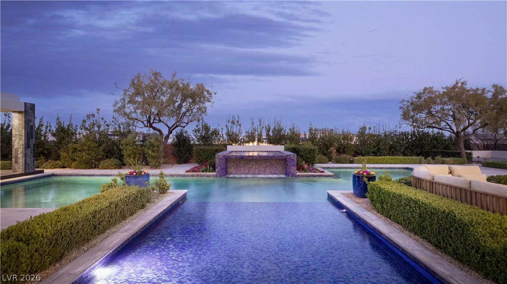6 Bright Hollow, Las Vegas, NV 89135