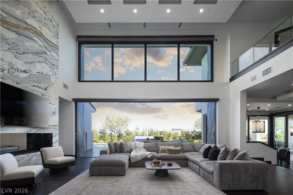 6 Bright Hollow, Las Vegas, NV 89135