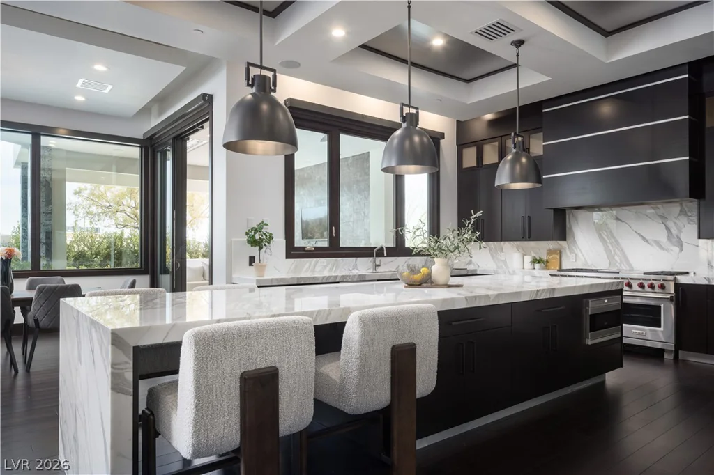 6 Bright Hollow, Las Vegas, NV 89135