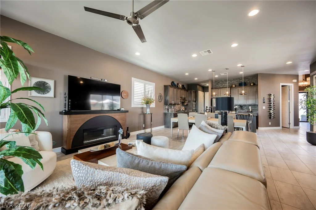 8947 Golden Crow, Las Vegas, NV 89148