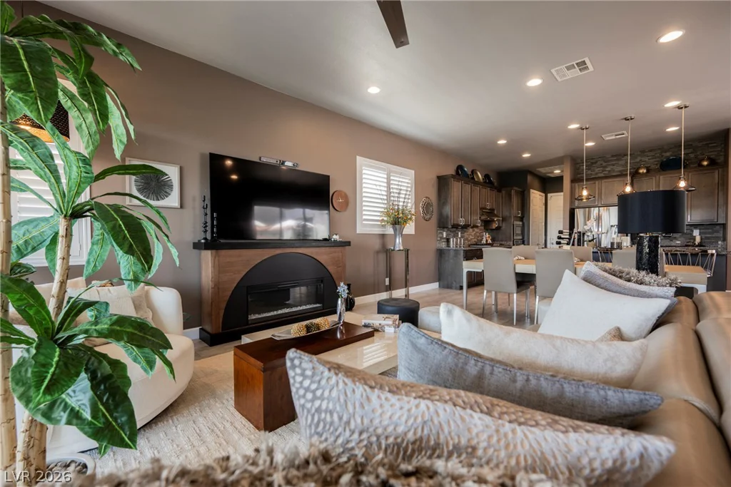 8947 Golden Crow, Las Vegas, NV 89148
