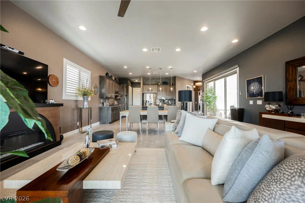 8947 Golden Crow, Las Vegas, NV 89148