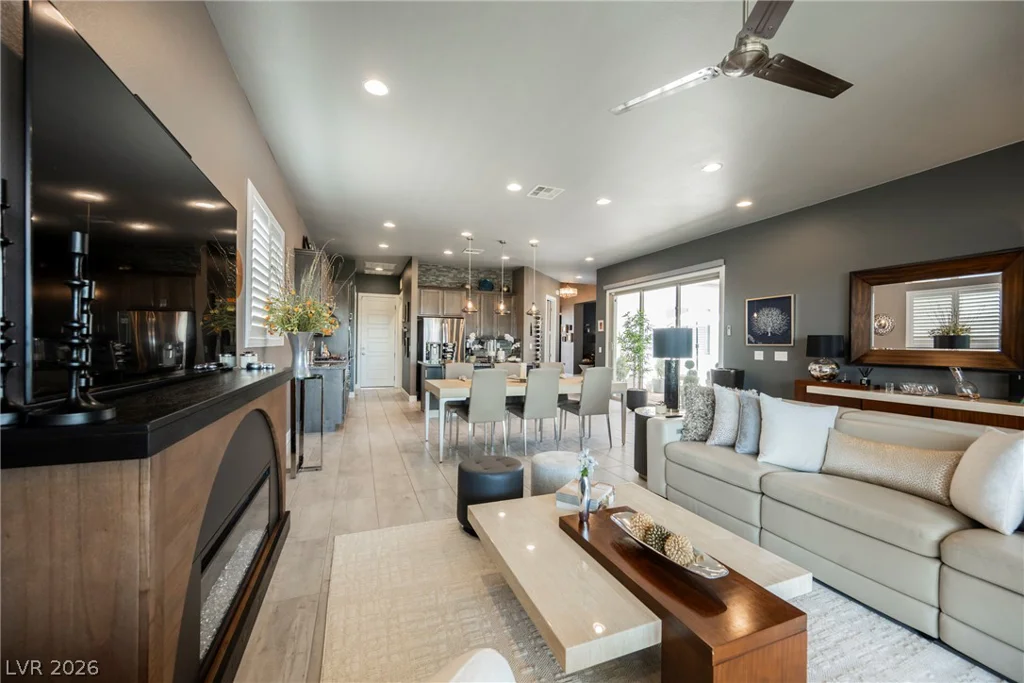 8947 Golden Crow, Las Vegas, NV 89148