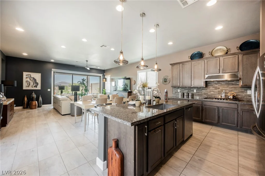 8947 Golden Crow, Las Vegas, NV 89148