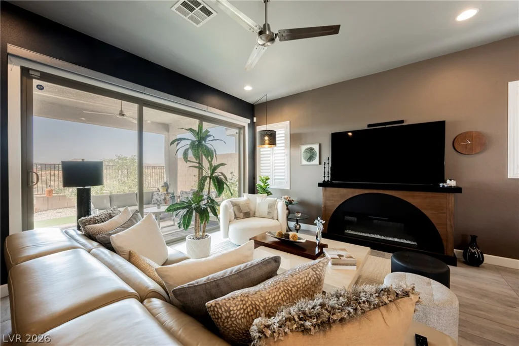8947 Golden Crow, Las Vegas, NV 89148
