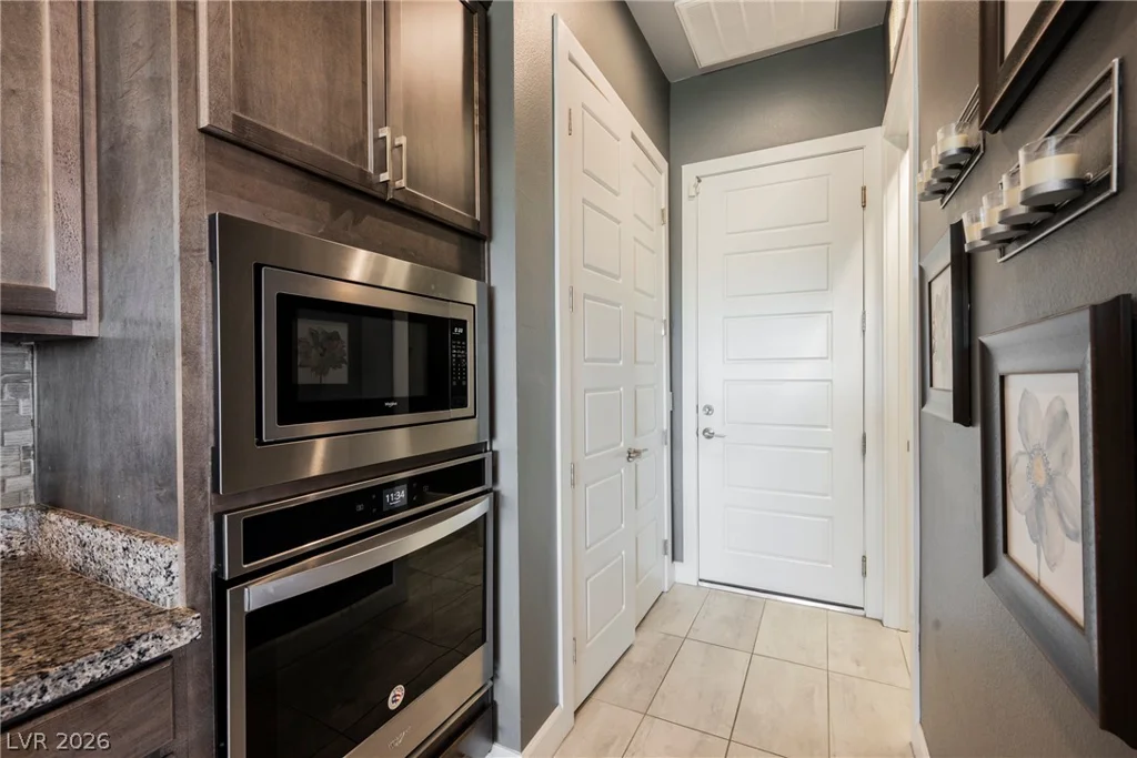 8947 Golden Crow, Las Vegas, NV 89148