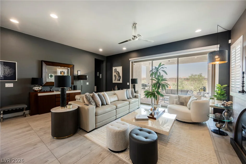 8947 Golden Crow, Las Vegas, NV 89148