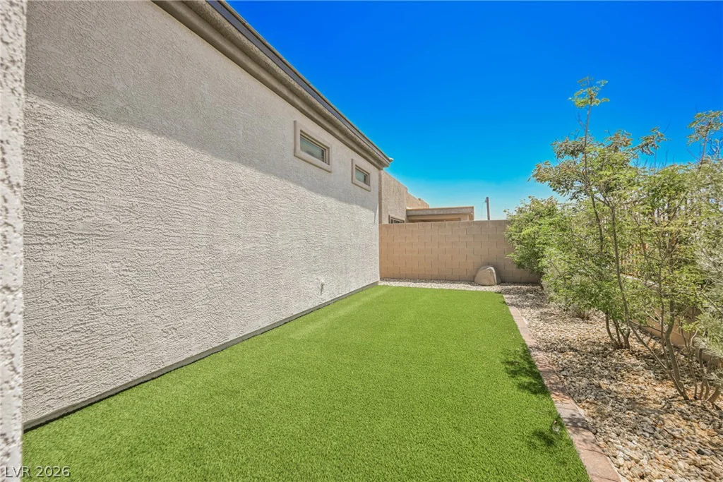 8947 Golden Crow, Las Vegas, NV 89148