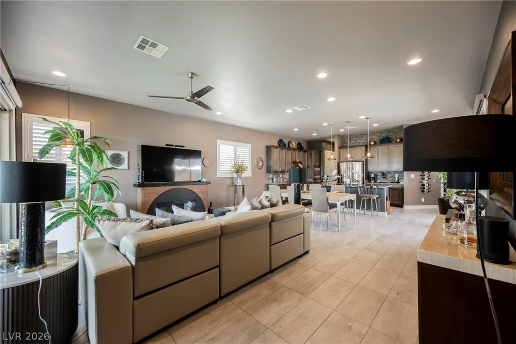 8947 Golden Crow, Las Vegas, NV 89148