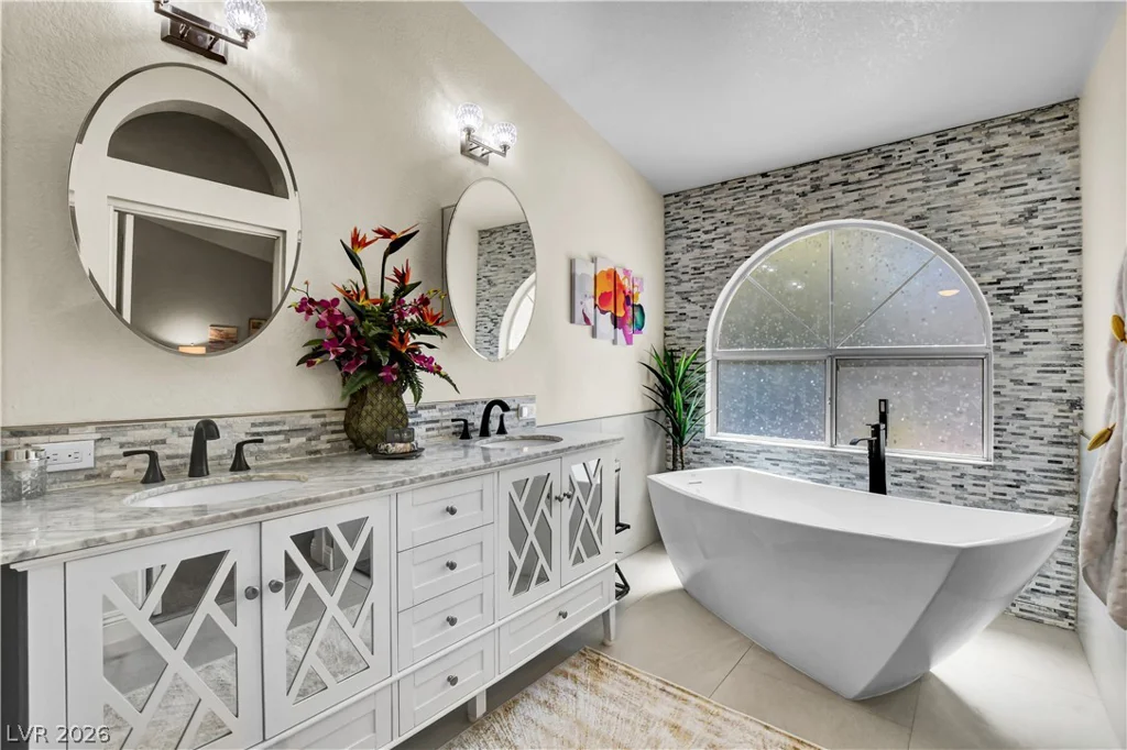 10005 Sail Landing, Las Vegas, NV 89117