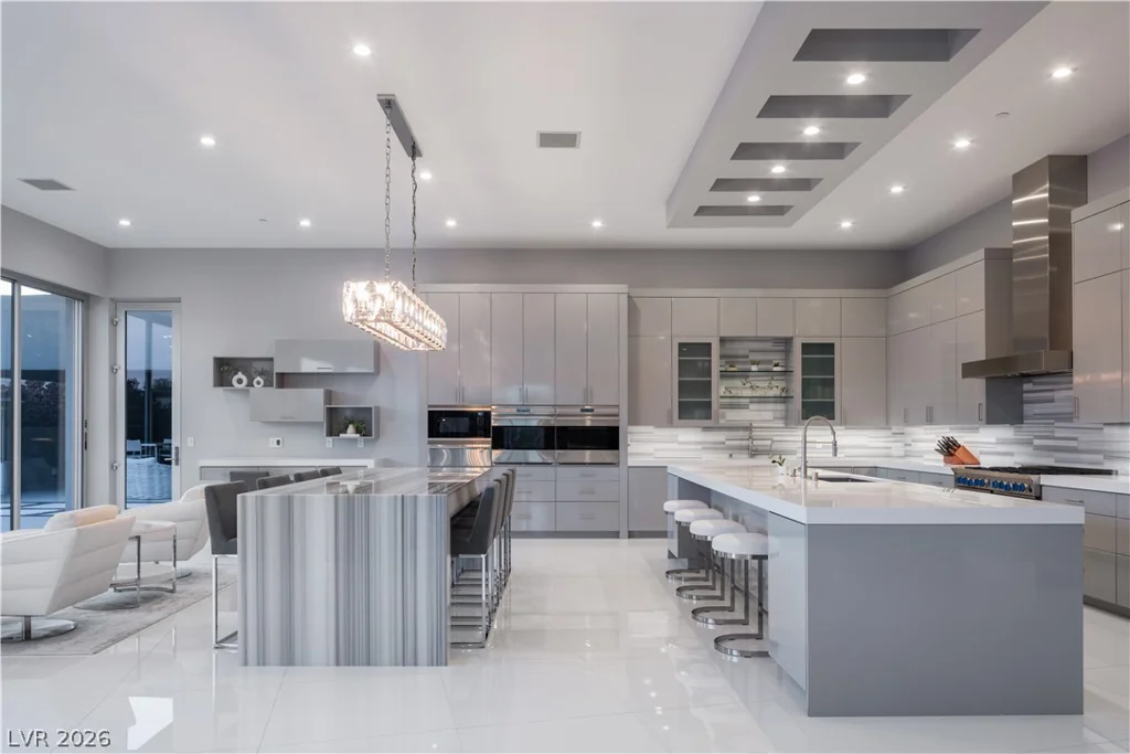 19 Flying Cloud, Las Vegas, NV 89135